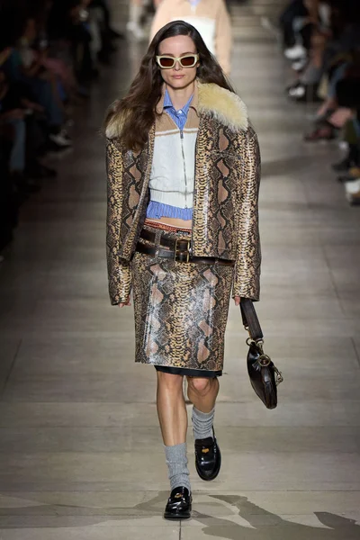 Look 33